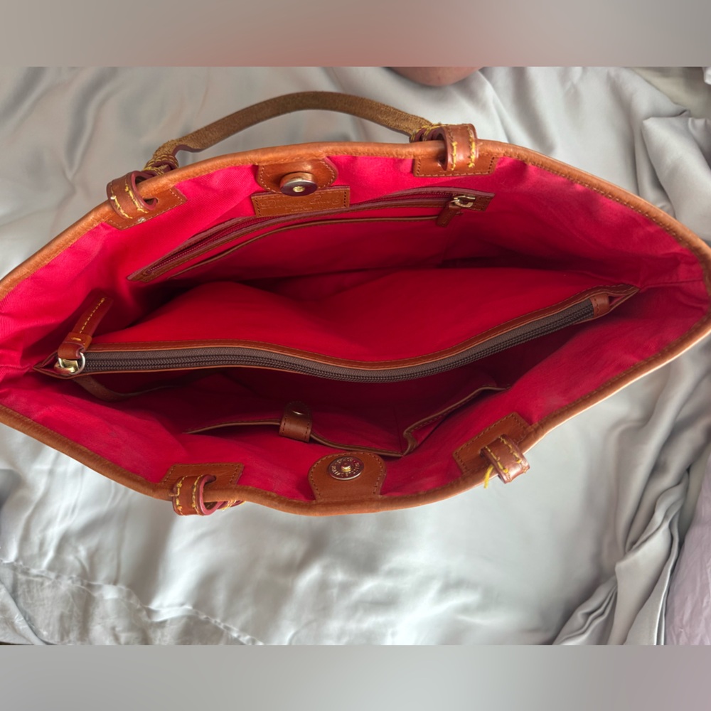 Dooney & Bourke Brown Patent Leather Venus Lee Tote Suede Bottom Red Interior - Picture 6 of 16